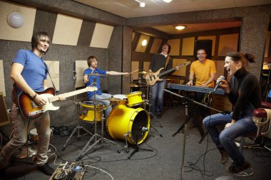 rock grubu studio çalışma
