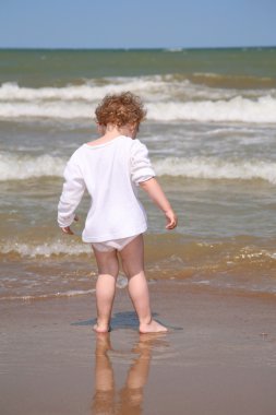 The child goes to the sea. clipart