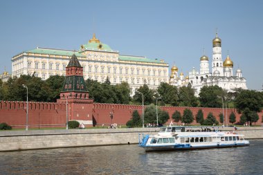 nehir gemisi kremlin arka planı