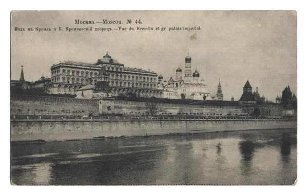 Oude postkaart met het beeld van het kremlin en kremlin palace — Stockfoto