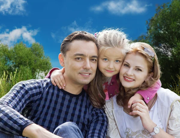 Tváře rodina s malou holkou v létě park koláž — Stock fotografie