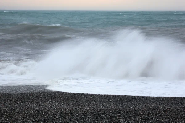 海の波、モーション ブラーします。 — ストック写真
