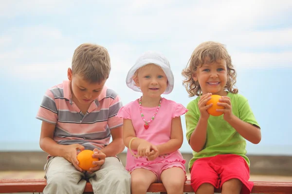 Children with oranges — Stock Photo, Image