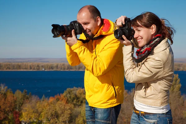 Mann und Mädchen fotografiert — Stockfoto