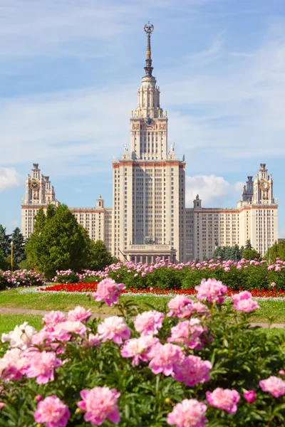 The Moscow State University of a name of Lomonosov. Vertical for — Stock Photo, Image