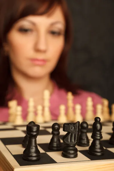 Hraje šachy — Stock fotografie