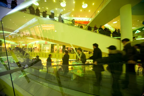 En el centro comercial — Foto de Stock