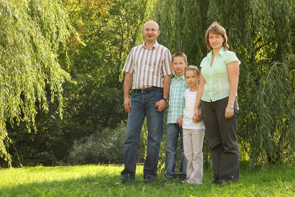Family in early fall park — Stock Photo, Image