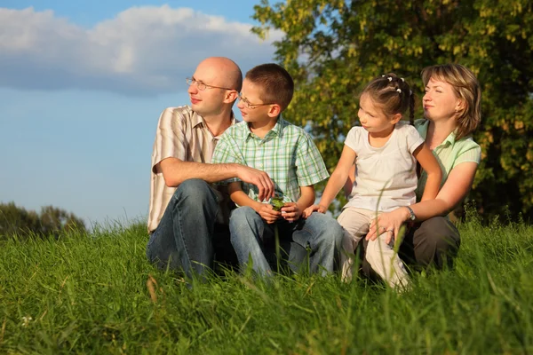 Family in early fall park — Stock Photo, Image