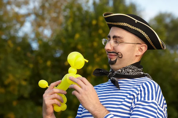 Man i pirate kostym — Stockfoto