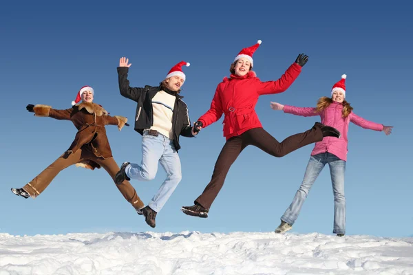 Muitos pulando na neve — Fotografia de Stock