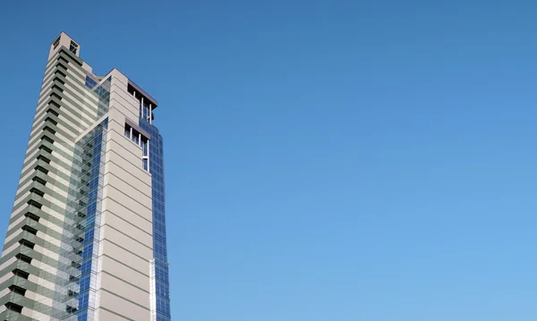 事務所建築と空のパノラマ — ストック写真