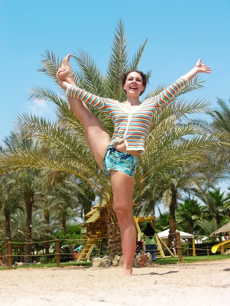Chica playa ejercicio —  Fotos de Stock