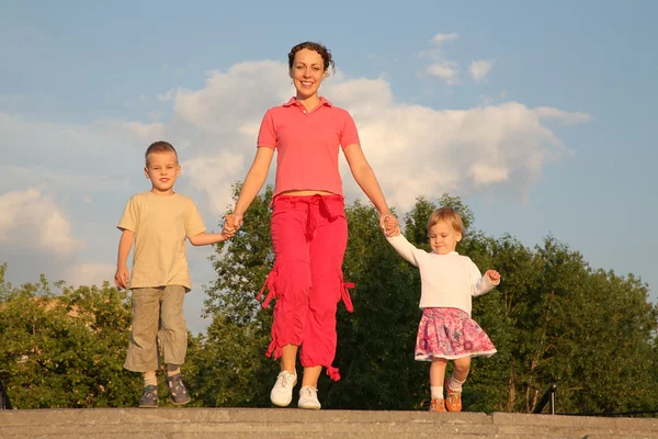 Mother walks with children — Stock Photo, Image