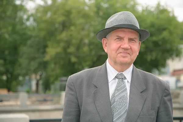 Starší muž v klobouku 2 — Stock fotografie