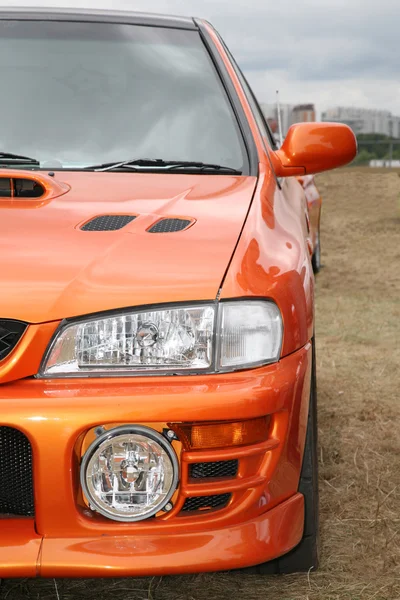 Oranžové auto — Stock fotografie