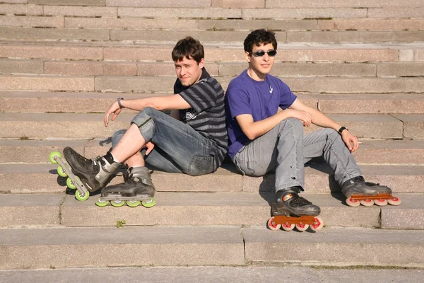 Δύο κυλίνδρους να καθίσουν στα σκαλοπάτια — Φωτογραφία Αρχείου