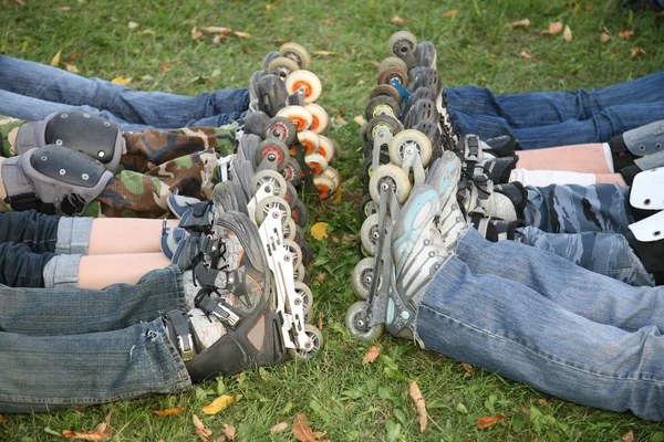롤러 다리의 두 행 — 스톡 사진