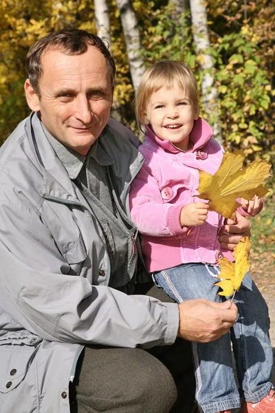 Grandfather with the granddaughter in the park in autumn 2 — Stock Photo, Image