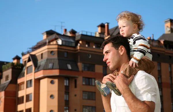 Child on the shoulders of the father — Stock Photo, Image