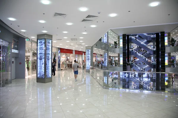 O interior do centro comercial — Fotografia de Stock