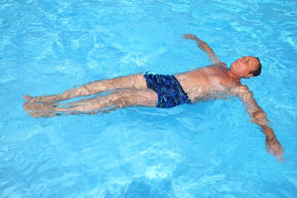 Man in pool — Stock Photo, Image