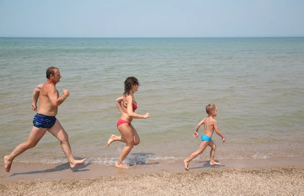 Grandfather with daughter and grandson run as to beach — Stock Photo, Image