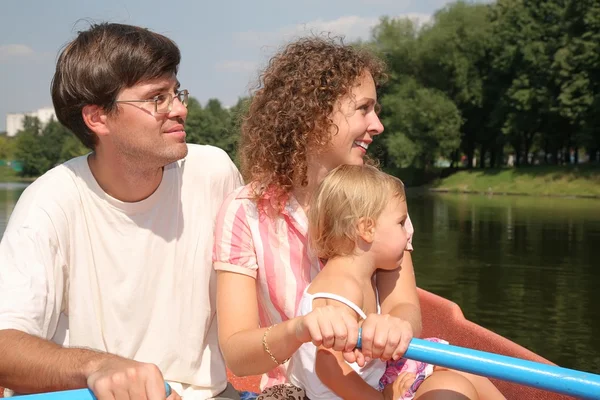 Family at the lake in the boat — Stock Photo, Image
