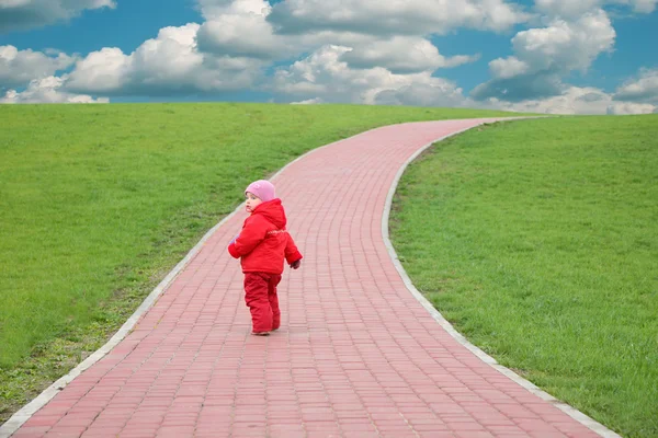Child on the field road — Stock Photo, Image