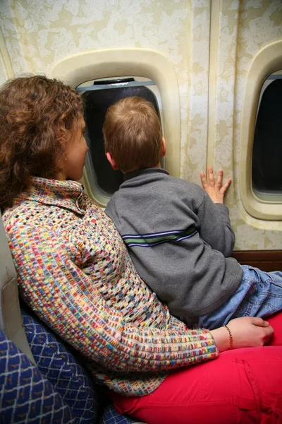 Mãe criança avião — Fotografia de Stock