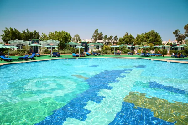 Salone deserte piscina — Foto Stock