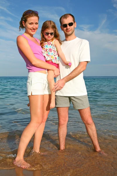 Familia en el mar — Foto de Stock