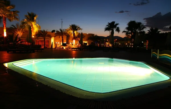 Pool nära hotel — Stockfoto