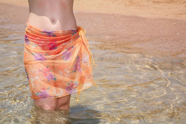 Kvinna strand sjal — Stockfoto