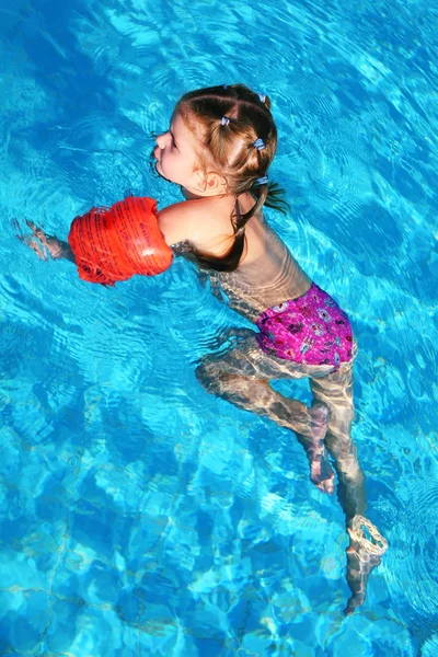 Meisje water zwembad — Stockfoto