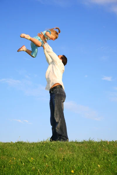 Padre lanzar hija — Foto de Stock