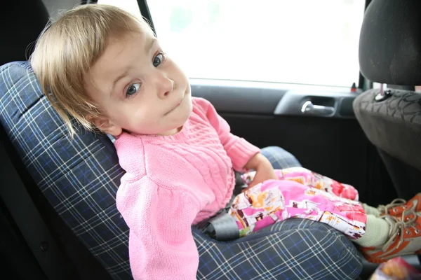 Dziecko w samochodzie — Zdjęcie stockowe