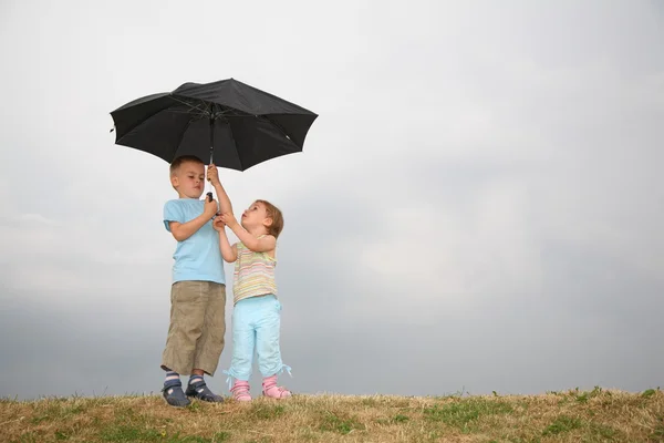 Criança com o guarda-chuva — Fotografia de Stock
