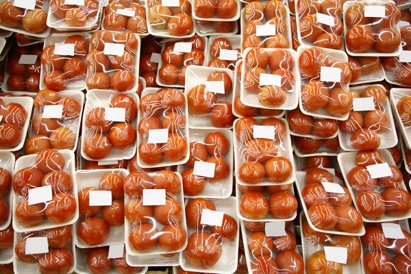 Упакованные помидоры — стоковое фото