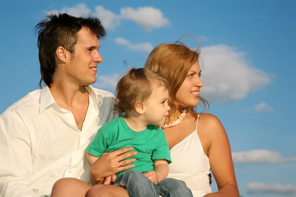 Familia joven — Foto de Stock