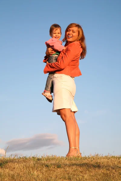 Giovane donna con il bambino — Foto Stock