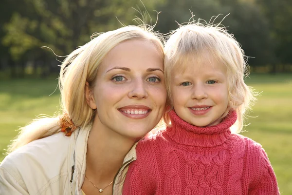 Autumn mother with girl — Stock Photo, Image