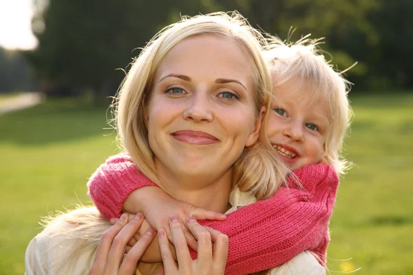 Daughter embraces the mother — Stock Photo, Image