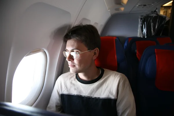 Пассажир в самолете — стоковое фото