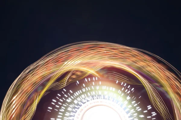 夜のフェリーの車輪の光跡 — ストック写真