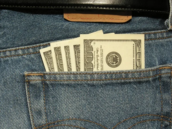 Närbild av pengar i fickan — Stockfoto
