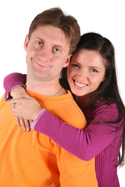 Frau umarmt Mann isoliert auf Weiß — Stockfoto
