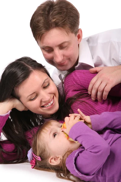 Criança com maçã e pais isolados em branco 2 — Fotografia de Stock