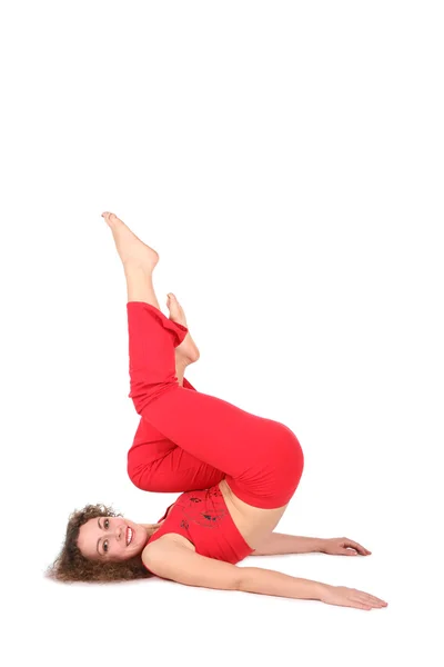 Yoga vrouw leugens, benen omhoog — Stockfoto