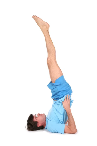 Yoga man met benen omhoog — Stockfoto